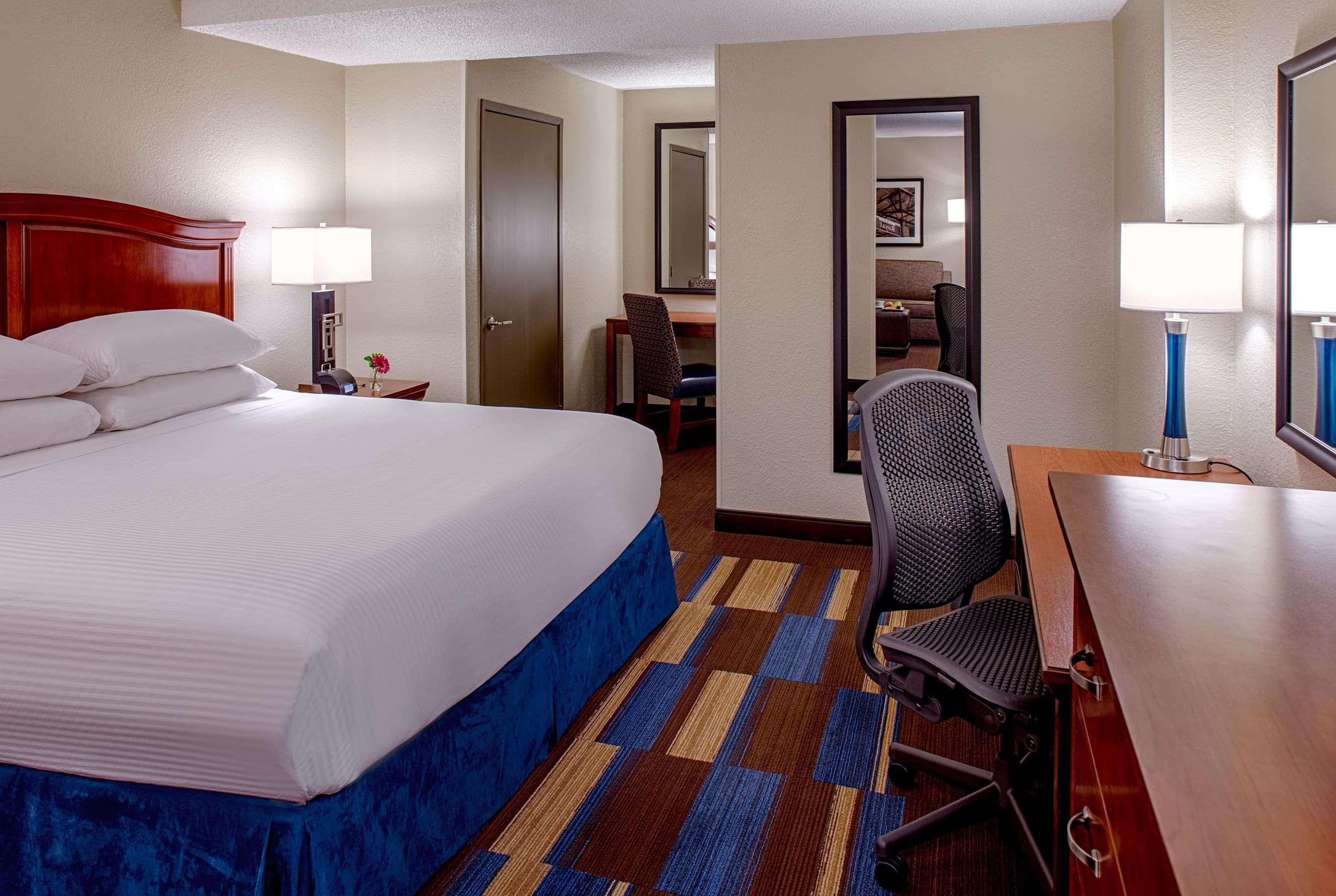 Отель Wyndham New Orleans French Quarter Экстерьер фото
