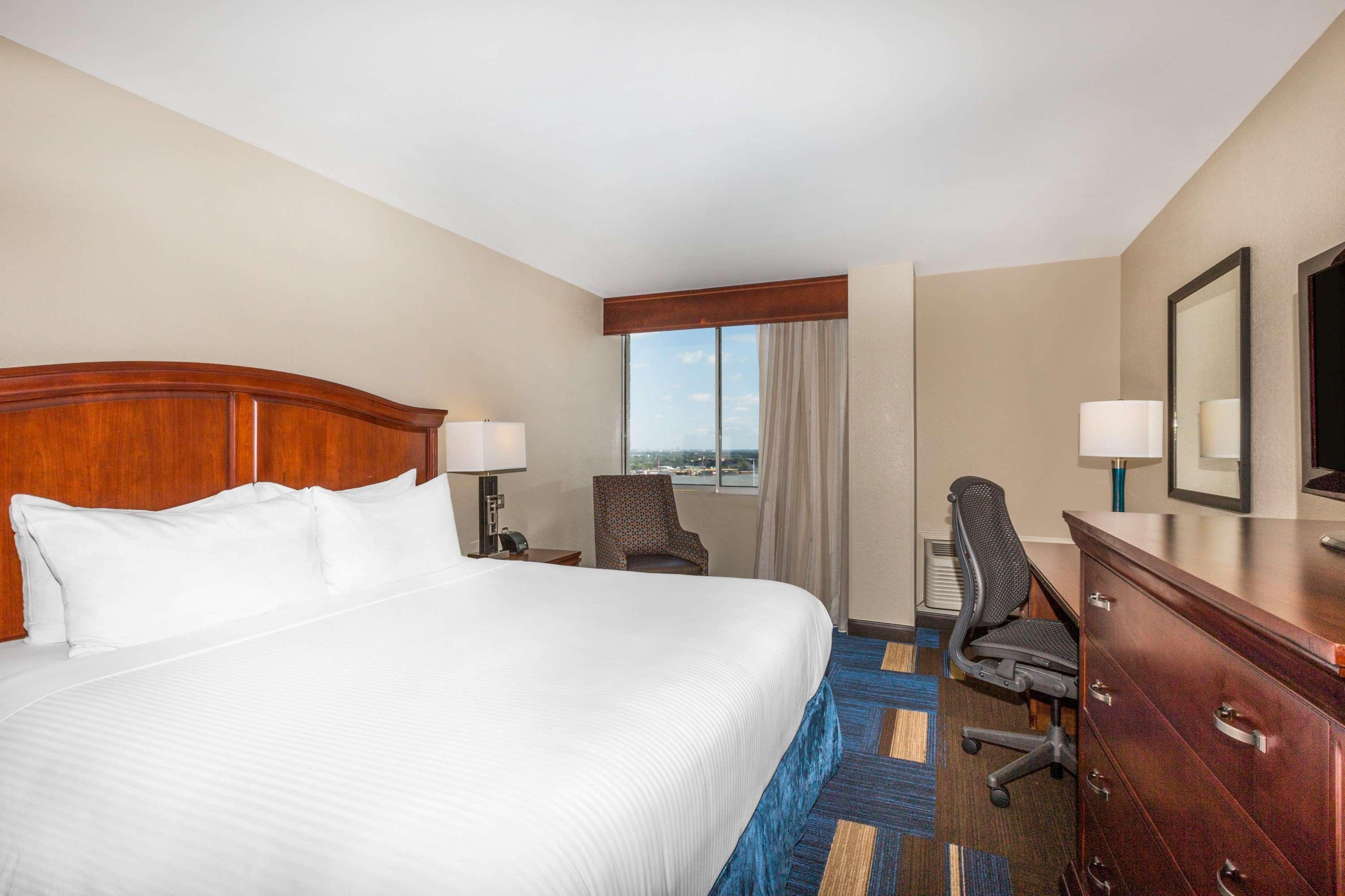 Отель Wyndham New Orleans French Quarter Экстерьер фото