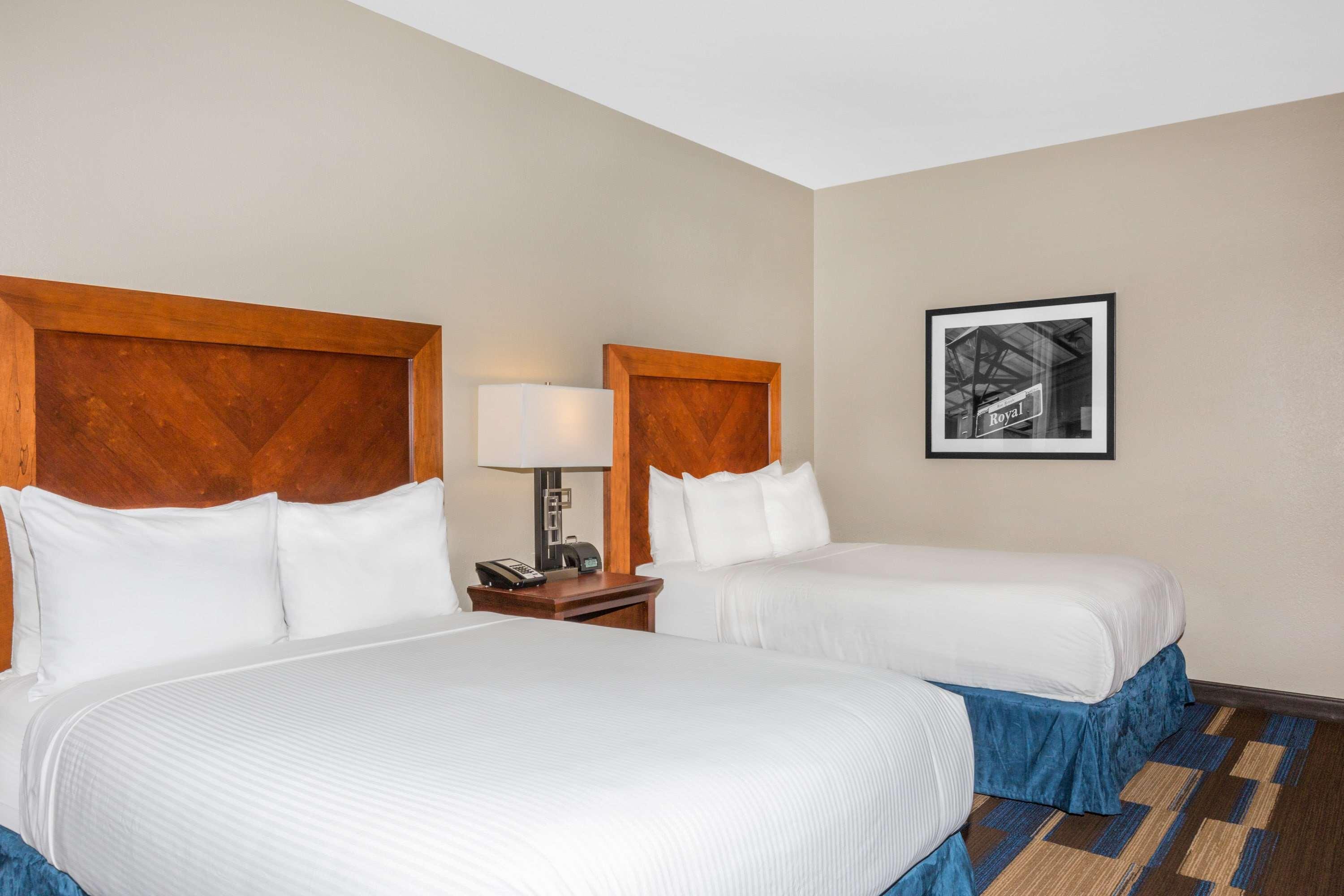 Отель Wyndham New Orleans French Quarter Экстерьер фото