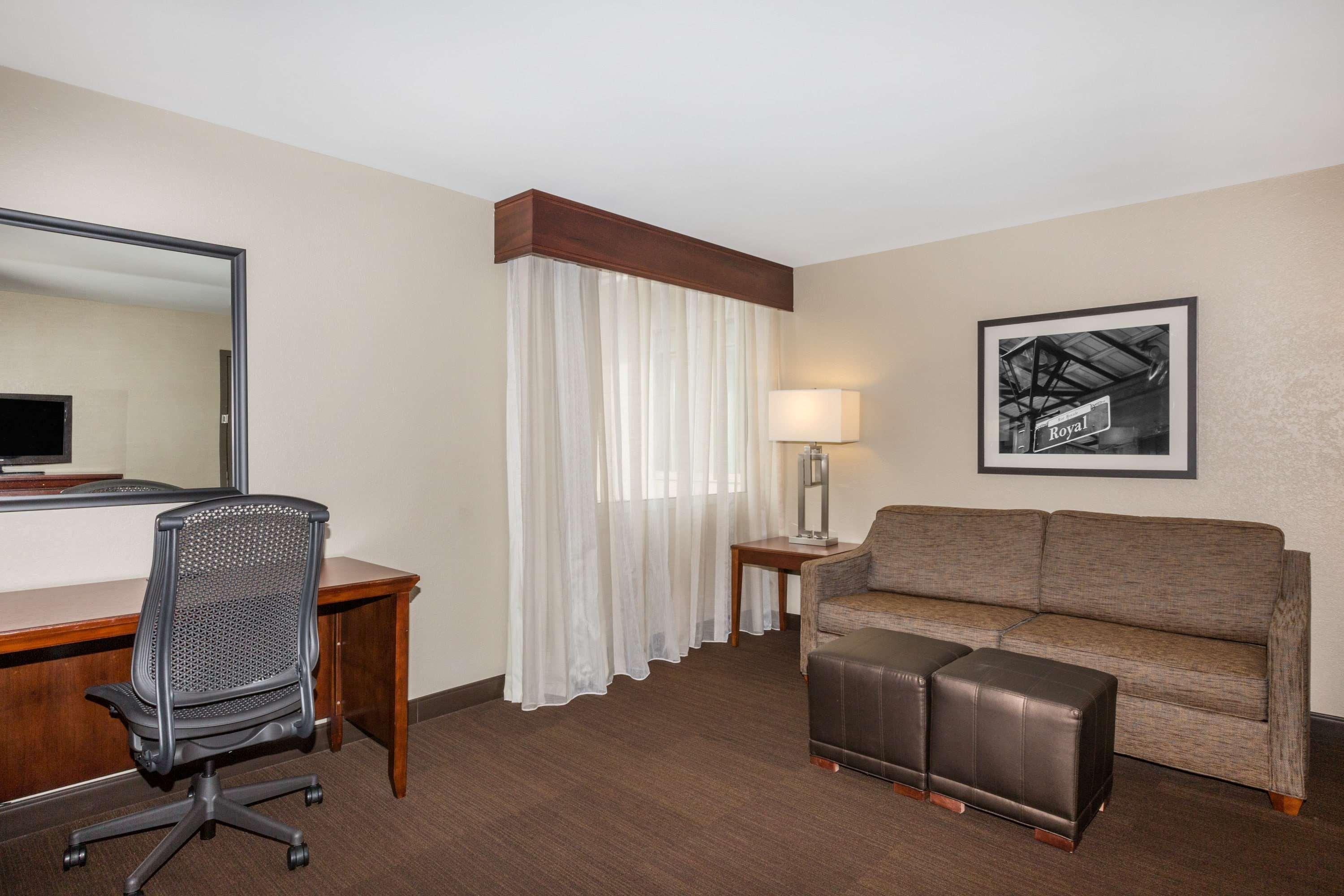 Отель Wyndham New Orleans French Quarter Экстерьер фото