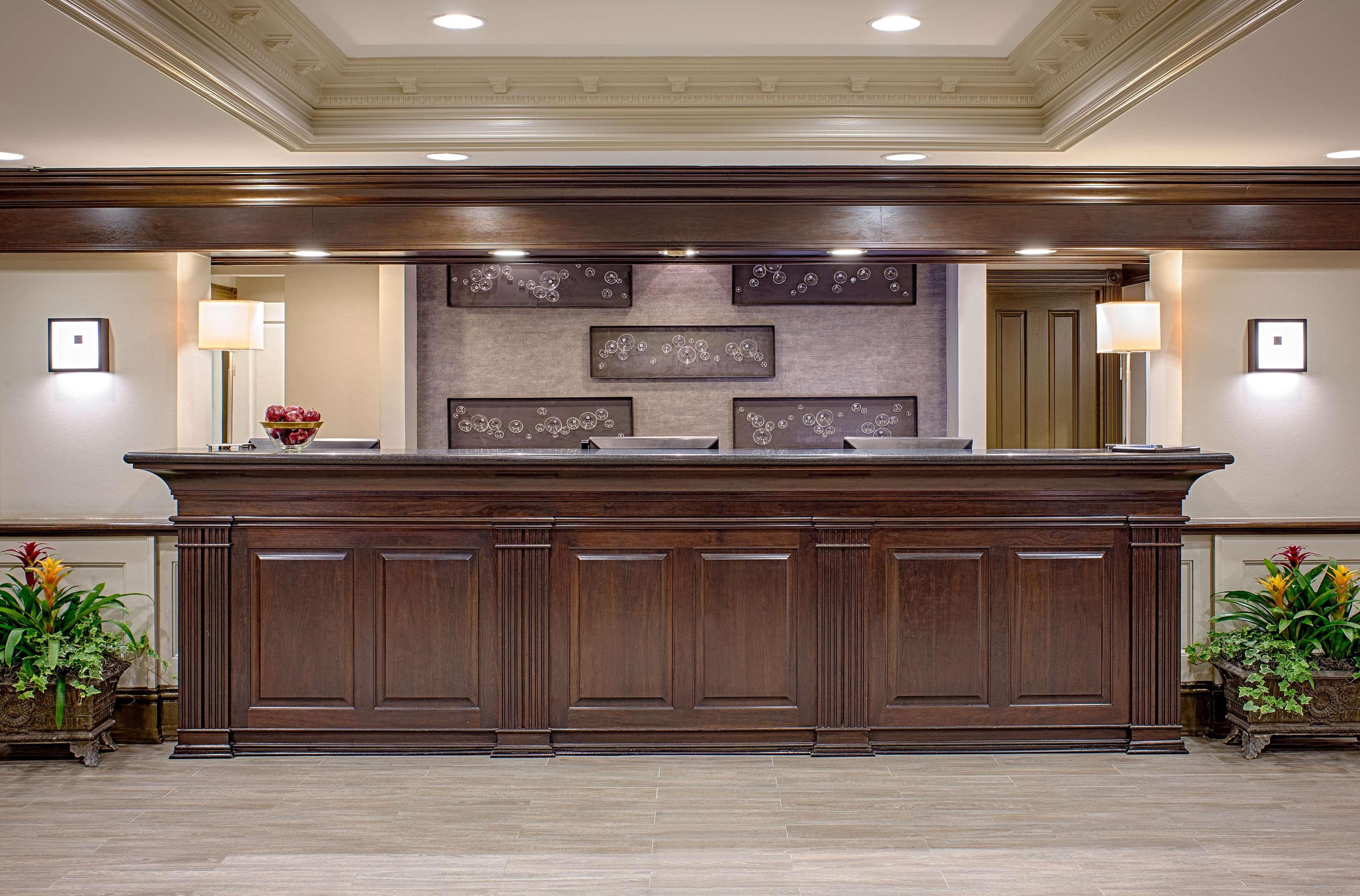 Отель Wyndham New Orleans French Quarter Экстерьер фото