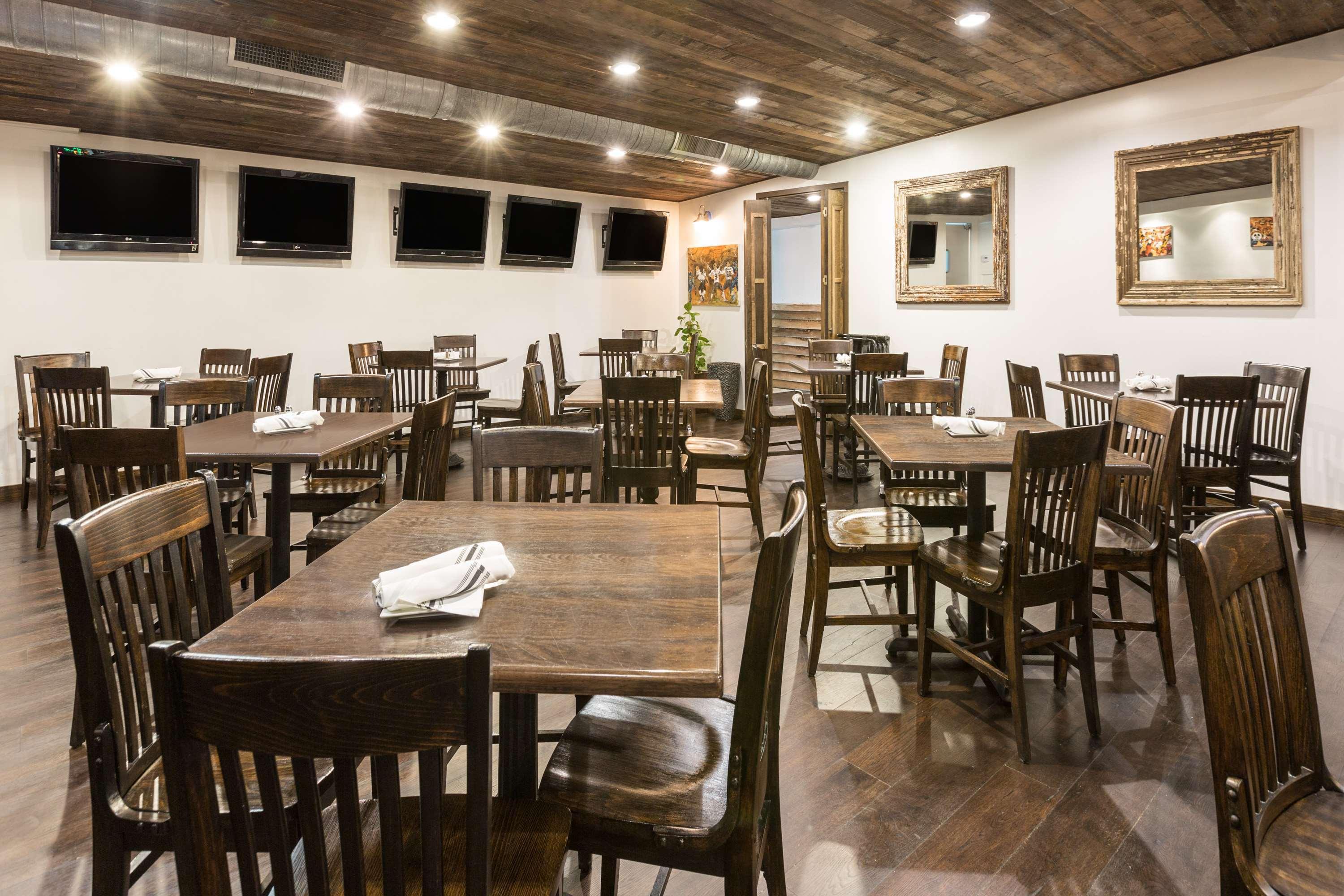Отель Wyndham New Orleans French Quarter Экстерьер фото