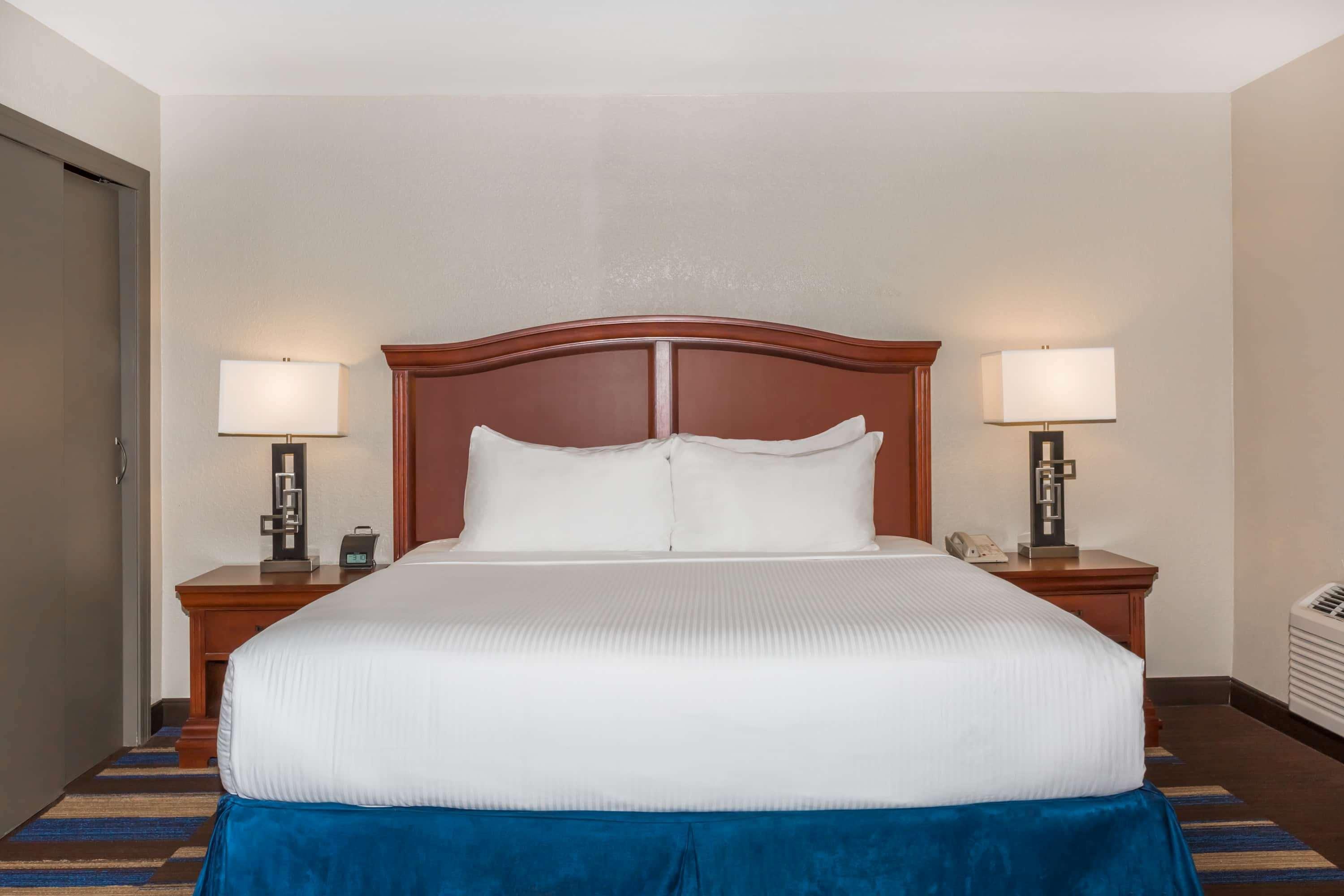 Отель Wyndham New Orleans French Quarter Экстерьер фото