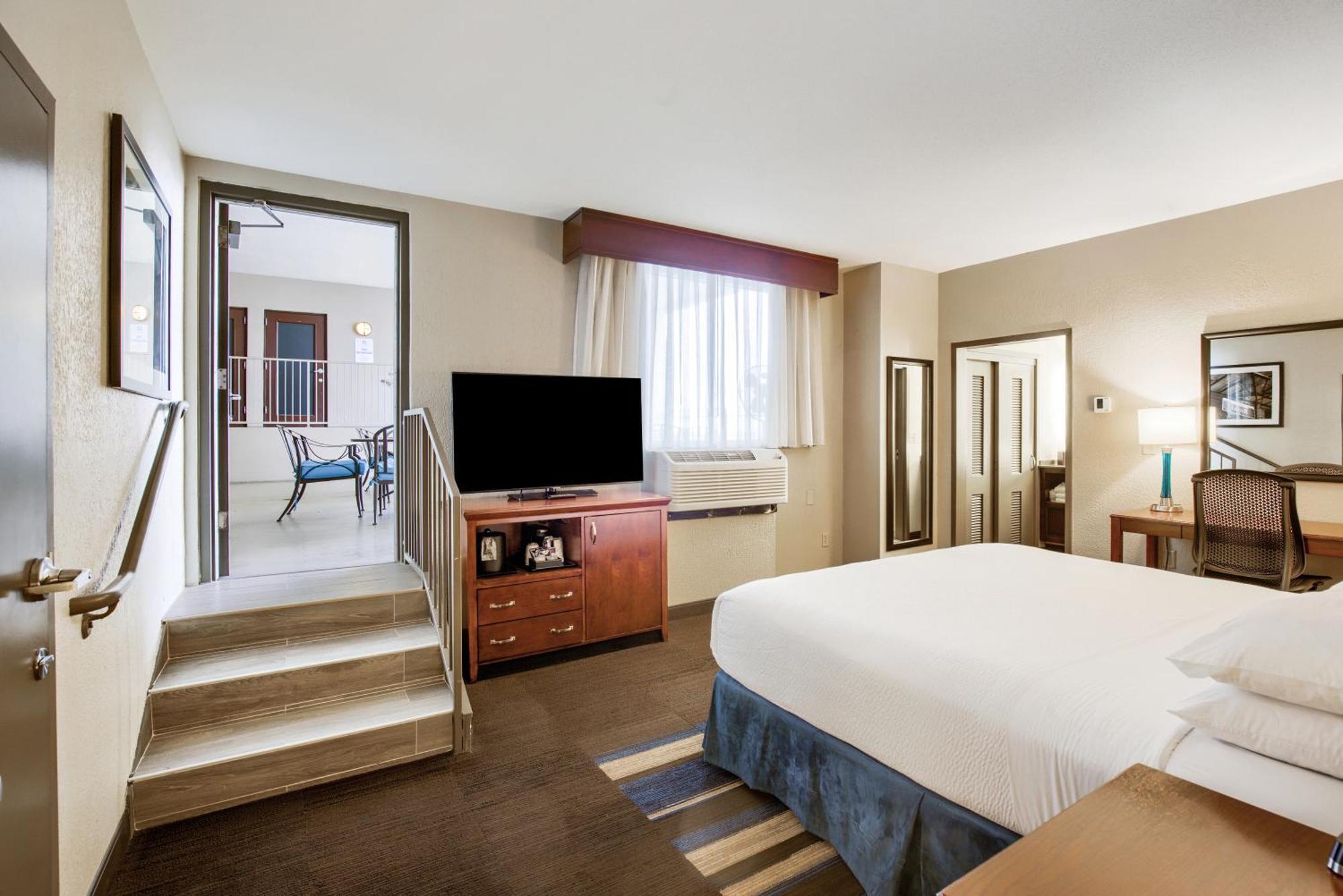 Отель Wyndham New Orleans French Quarter Экстерьер фото